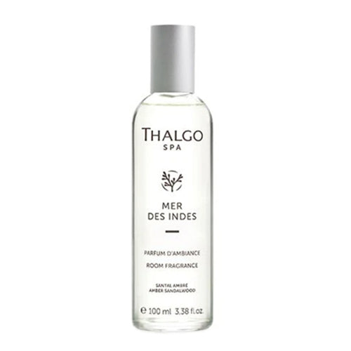 ניחוח חדר אלגום Thalgo Amber בבקבוק ספריי שקוף, חלק מקולקציית נרות וריחות לבית לעיצוב הבית ארומטי.