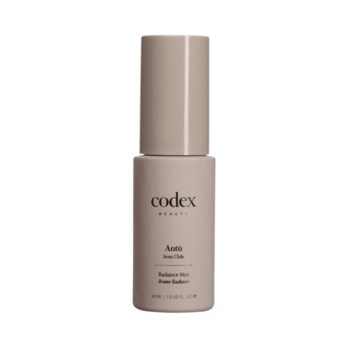 Codex Antu Toning Radiance Mist 30 ml kompakt ansigtsmist designet til tør hud, infunderet med citron og troldnød for at tone og lysne teint.