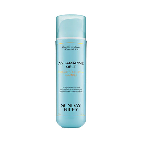 Sunday Riley Aquamarine Melt Cleanser σε κομψή τιρκουάζ συσκευασία, σχεδιασμένο να λιώνει το μακιγιάζ και να καθαρίζει σε βάθος την επιδερμίδα του προσώπου.
