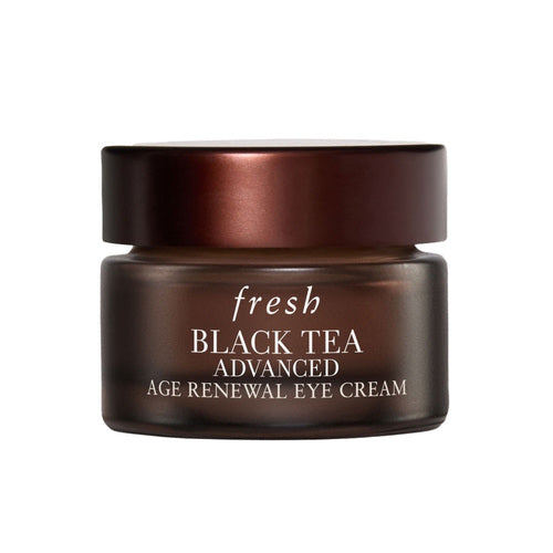 Crema para ojos avanzada de té negro fresco en un elegante envase marrón. Tratamiento antiedad para ojeras, reafirmante y alisado en la zona del contorno de ojos.