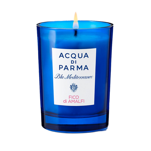 Fico Di Amalfi -kynttilä Acqua Di Parman Blu Mediterraneo -kokoelmasta. Ensiluokkainen viikunapuukynttilä sitrushedelmillä ja maustetuoksuilla eleganttiin sisustukseen.