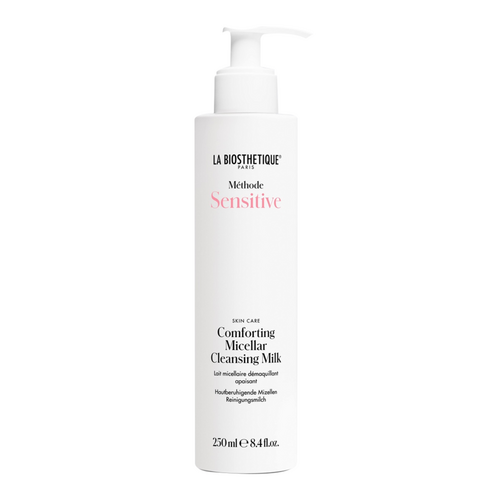 Limpador facial La Biosthetique Leite de Limpeza Micelar em tamanho 250ml, desenvolvido para acalmar, hidratar e limpar eficazmente a pele sensível.