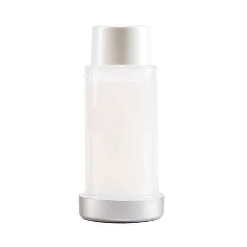 Recambio diario de Dish Skin Science en un envase minimalista, ideal para la aplicación diaria de suero facial en la categoría premium de cuidado de la piel.
