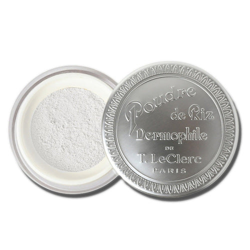 T LeClerc Loose Powder - Mattifying Makeup Finish í hálfgagnsæru hvítu, fullkomið fyrir náttúrulegt matt útlit og langvarandi farðahald.