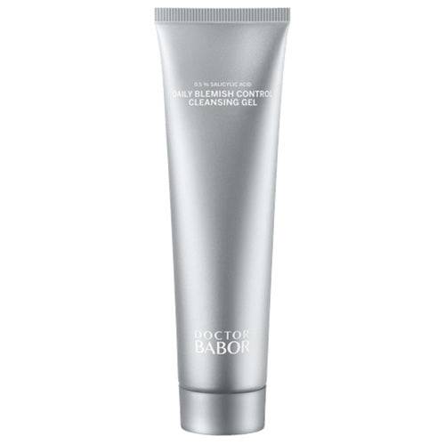 Babor Doctor Babor Daily Blemish Control Cleansing Gel σε ασημί συσκευασία, στοχευμένο καθαριστικό προσώπου για την ακμή και τις κηλίδες στην περιποίηση του δέρματος.