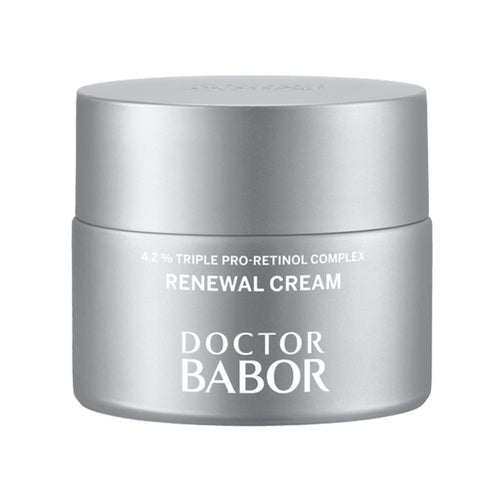 Babor Doctor Babor リニューアル クリームはシルバーのパッケージで、高度なアンチエイジング スキンケアと水分補給のための 4.2% トリプル プロレチノール コンプレックスを特徴としています。