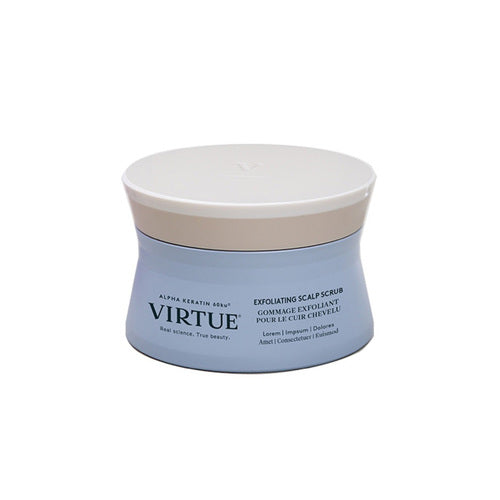 Virtue 角質除去頭皮トリートメント - スタイリッシュな青と白の瓶に入ったデトックス & コンディショニング製品で、頭皮の角質除去と髪の健康に最適です。