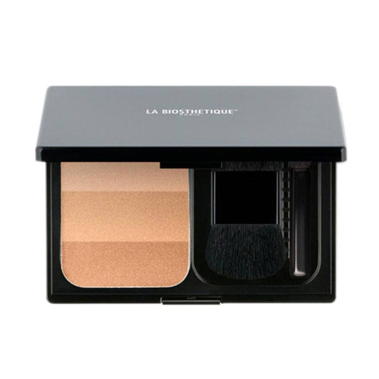 Trío de iluminadores La Biosthetique - Dorado, compacto de 11 g/0,4 oz con tres tonos de polvos brillantes y brocha para un maquillaje facial radiante.
