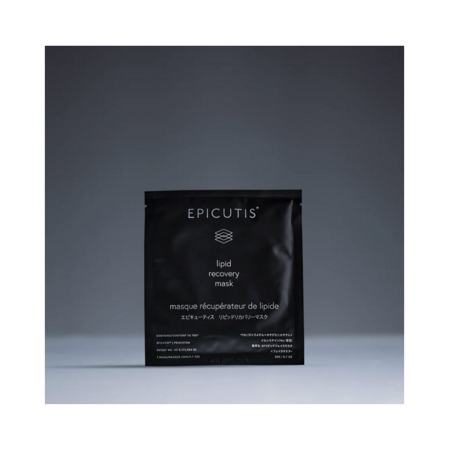 يتم عرض قناع Epicutis Lipid Recovery تحت الإضاءة الناعمة، وهو علاج ممتاز للعناية بالبشرة لتهدئة البشرة المتهيجة والباهتة.