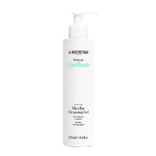 جل التنظيف La Biosthetique Micellar في زجاجة مضخة بيضاء أنيقة سعة 250 مل، مثالي للعناية اليومية بالبشرة وإزالة المكياج.