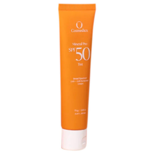 O Cosmedics Mineral Pro SPF 50 - واقي شمسي ملون للوجه في أنبوب برتقالي، غني بأكسيد الزنك ومضادات الأكسدة للحماية اليومية من الأشعة فوق البنفسجية فئة A وB.