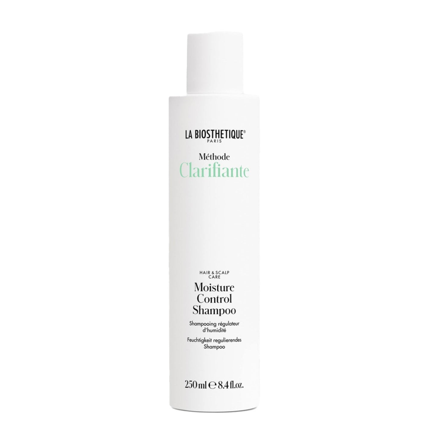 La Biosthetique モイスチャー コントロール シャンプーは、爽やかさが持続する 250 ml の白いボトルに入っており、頭皮の汗を抑え、髪を優しく洗浄するのに最適です。