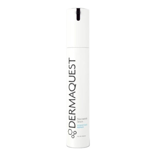 סרום Dermaquest Niacinamide בבקבוק משאבה לבן גבוה. טיפול פנים יעיל ללחות והגנה על העור בשגרת הטיפוח.
