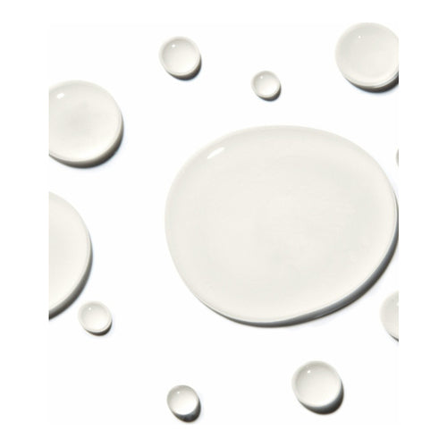 Κοντινό πλάνο της υφής Murad Rapid Dark Spot Serum, αναδεικνύοντας την λεία, γρήγορης απορρόφησης σύνθεσή του για ομοιόμορφο τόνο δέρματος και διόρθωση κηλίδων.