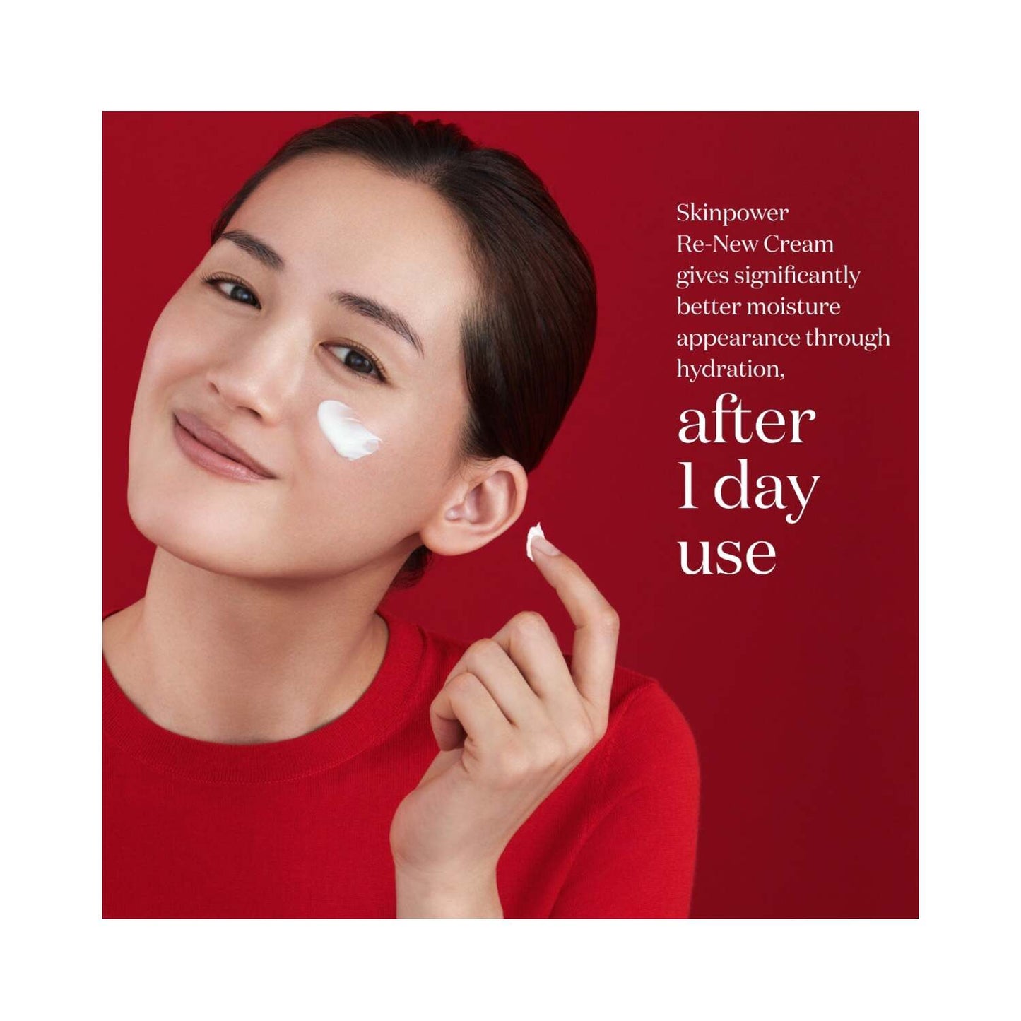 SK-II リニュークリームを顔に塗る女性