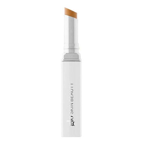Glo Skin Beauty Concealer - Spot Treat in un elegante tubo bianco, ideale per colpire e coprire le imperfezioni trattando gli sfoghi con acido salicilico.