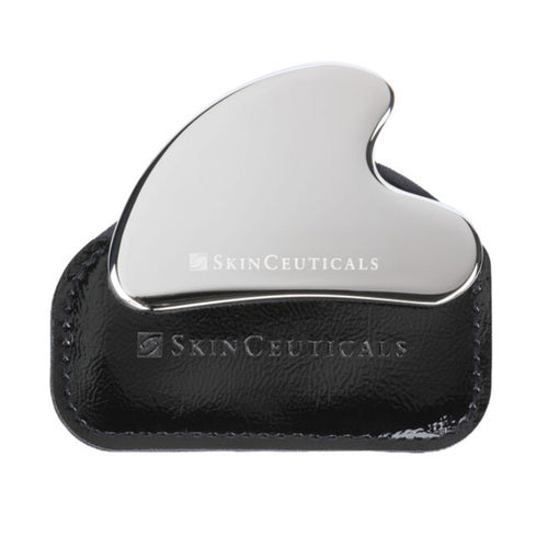 Εργαλείο SkinCeuticals από ανοξείδωτο ατσάλι Gua Sha σε προστατευτική μαύρη θήκη, ιδανικό για την ενίσχυση της κυκλοφορίας του προσώπου και τη μείωση των σημαδιών γήρανσης.