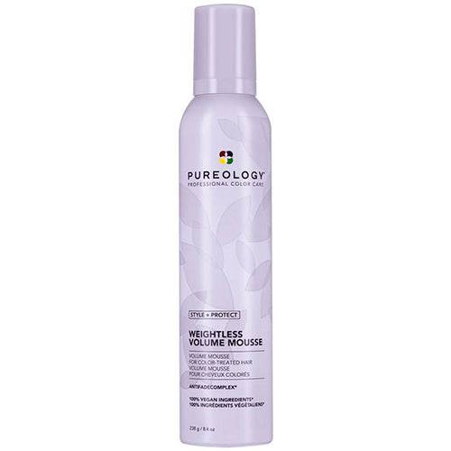 Pureology スタイル + プロテクト ウェイトレス ボリューム ムースは、カラーリングした髪に適しており、洗練されたラベンダーのボトルで熱保護とボリュームリフトを提供します。