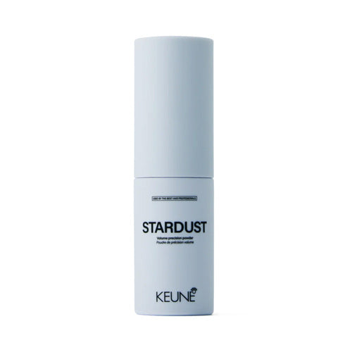 コンパクトな白い容器に入った Keune Style Star Dust ヘアスタイリング製品。毎日のヘアルーチンでボリュームと質感を作り出すのに最適です。