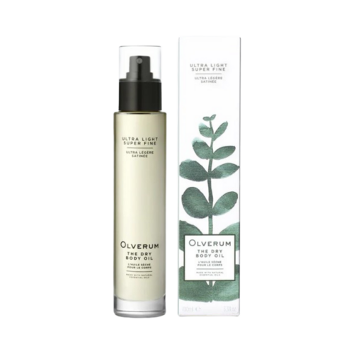 Olverum The Dry Body Oil και σετ κουτιού, που τονίζει τα συστατικά λεβάντας, τριαντάφυλλου και βούτυρο καριτέ για πολυτελές μπάνιο και περιποίηση σώματος.