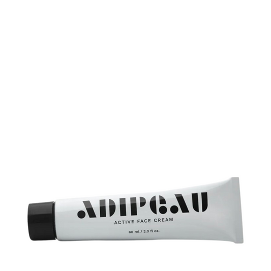 Adipeau Active Face Cream (60-ml-Tube), erhältlich im eSkinStore, mit zum Patent angemeldeten Inhaltsstoffen zur Verbesserung der Hautstruktur und Feuchtigkeitsversorgung.
