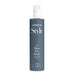 La Biosthetique Blow Dry Spray joustavaan muotoiluun, minimalistisessa harmaassa pullossa 3/5-pitokyvyllä, täydellinen kevyeen hiustenhoitoon.