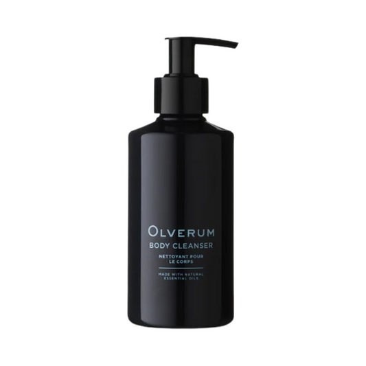 Olverum Body Cleanser i elegant svart pumpeflaske, et luksuriøst skjønnhetsprodukt for hudpleie med naturlige eteriske oljer. Ideell for kroppsvask rutiner.