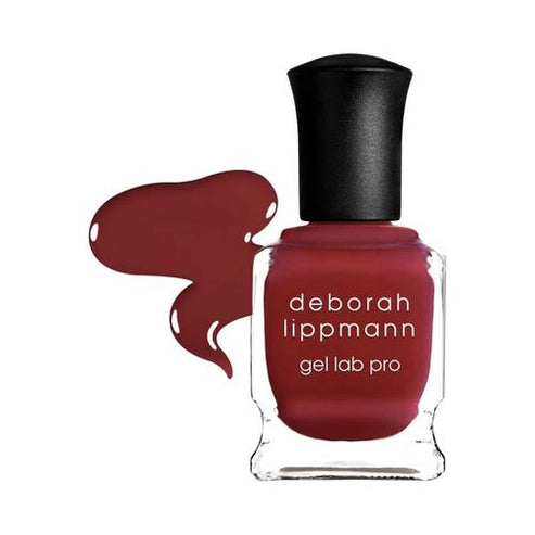Deborah Lippmann Gel Lab Pro Nail Polish - Calling Dr. Love 附有色样，这是一款全覆盖酒红色指甲油，可打造健康的指甲。