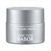 El humectante facial Doctor Babor The Cure Cream con extracto de Biogen para la regeneración de la piel, que se muestra en un envase plateado de primera calidad.
