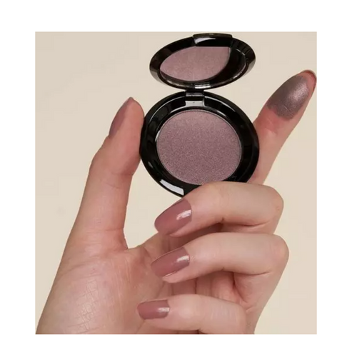 Crushed T LeClerc Eye Shadow 2.5g in bronze, highlighting its luminous finish and smooth texture.