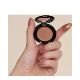 T LeClerc Eye Shadow 2.5g in green shown on fingertip, revealing its deep, metallic hue and smooth application.