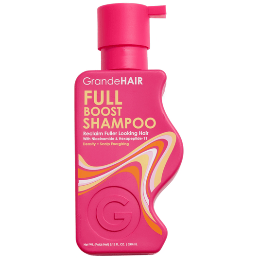 GrandeHAIR Full Boost Schampo i djärv rosa flaska designat för att återuppliva tunt hår med niacinamid och keratin för energigivande vård av hårbotten.