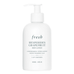 Grapefruit Body Lotion fra Fresh med sitrusduft og nærende vitaminer, ideell for kroppspleie og fuktighet i daglige hudpleierutiner.