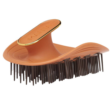 Manta Kinks, Coils and Curls hair brush in orange with flexible bristles and ergonomic handle, ideal for natural curl care and styling.