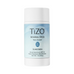 Vorderansicht des TiZO Mineral Stick Non Tinted Sunscreen SPF 45, der die Wasserbeständigkeit und die antioxidantienreiche Formel hervorhebt.