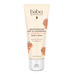 Oat Calendula Lotion fra Babo Botanicals, plantebasert fuktighetsgivende kroppspleie for tørr, sensitiv hud i et ferskenblomstret designrør.