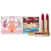 Karen Murrell Natural Lipstick Gift Set Trio i bær nuancer, inkluderer to bær læbestifter og en eksfolierende læbe scrub i en stilfuld illustreret æske.