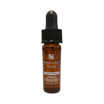 Muestra de sérum facial antiarrugas SkinCeuticals P-TIOX en frasco de vidrio ámbar