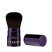 מאת Terry Tool-Expert Kabuki Brush בעיצוב סגול אלגנטי, מושלם למיזוג פודרה מדויק וחלק בשגרת איפור.